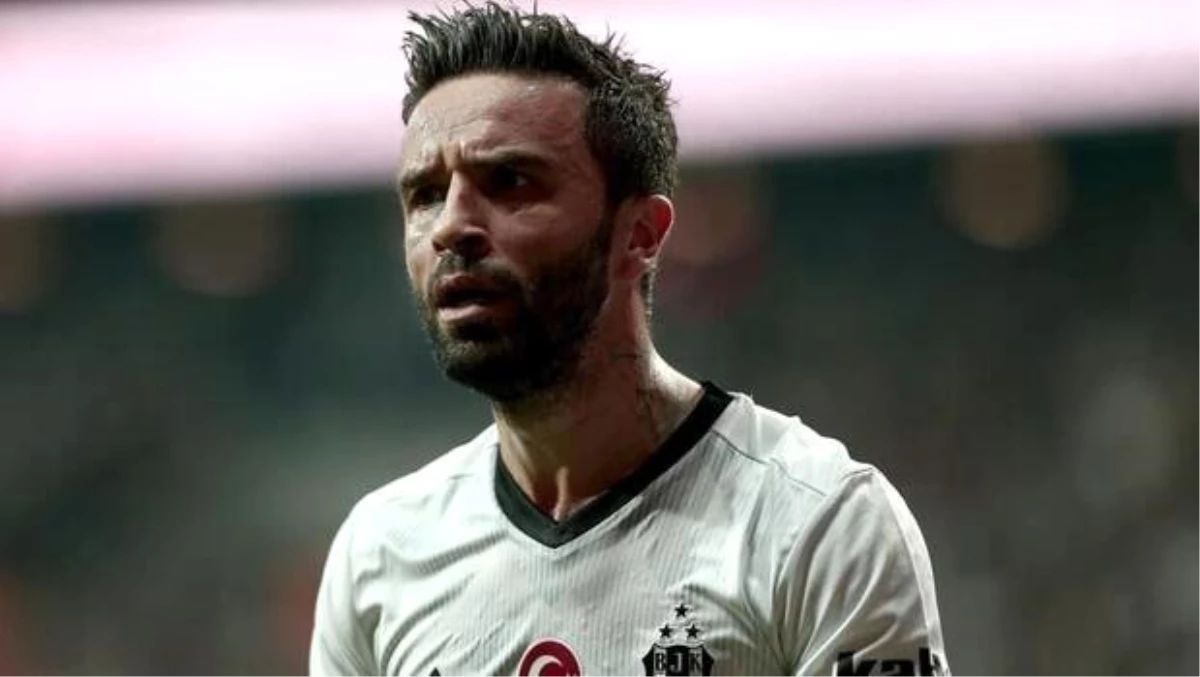 Fenerbahçe\'de Gökhan Gönül imzaya kaldı...