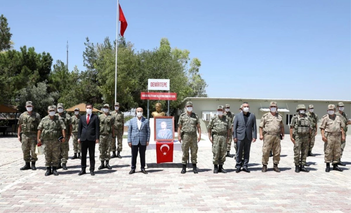 Mardin Valisi Demirtaş\'tan sınırdaki Mehmetçiğe bayram ziyareti