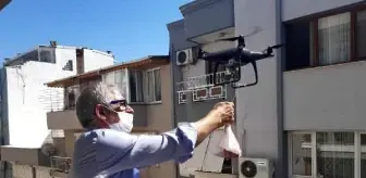 Sosyal mesafeye dikkat çekmek için kurban etini dronla gönderdi