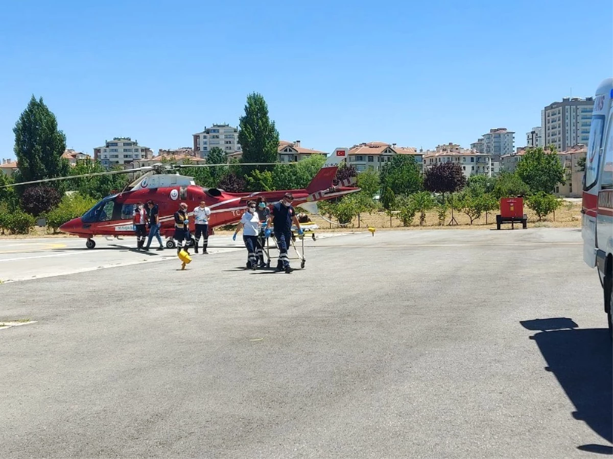 Uçuruma yuvarlanan otomobilin sürücüsü ambulans helikopterle şehir merkezine getirildi