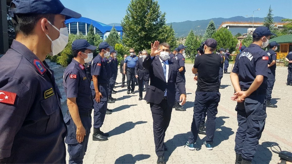 Vali Gürel, asker ve polisle bayramlaştı