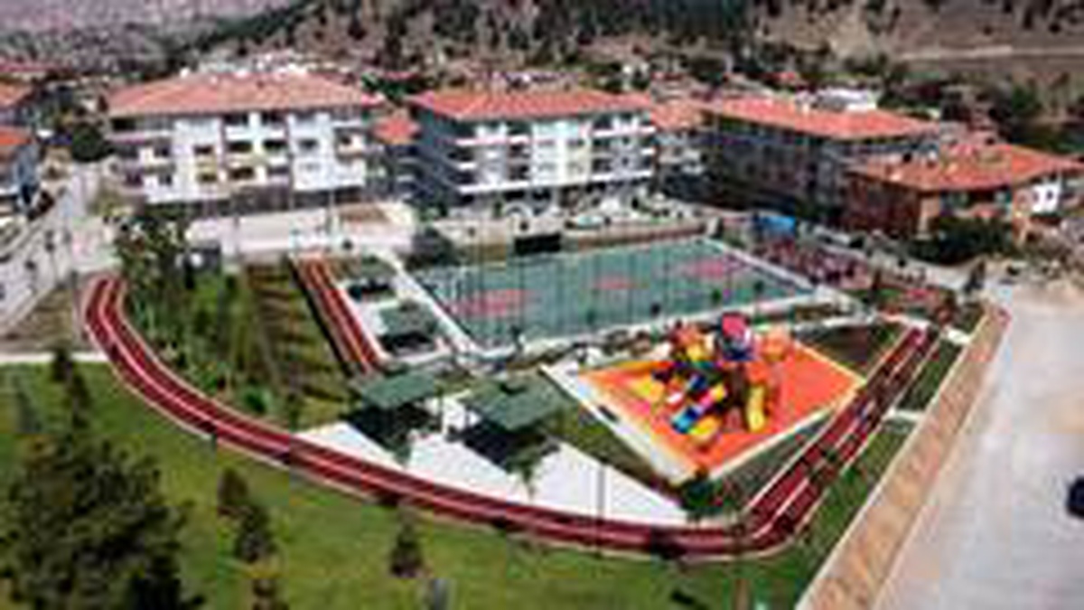 Altındağ park ve ağaçlandırma alanlarıyla göze çarpıyor