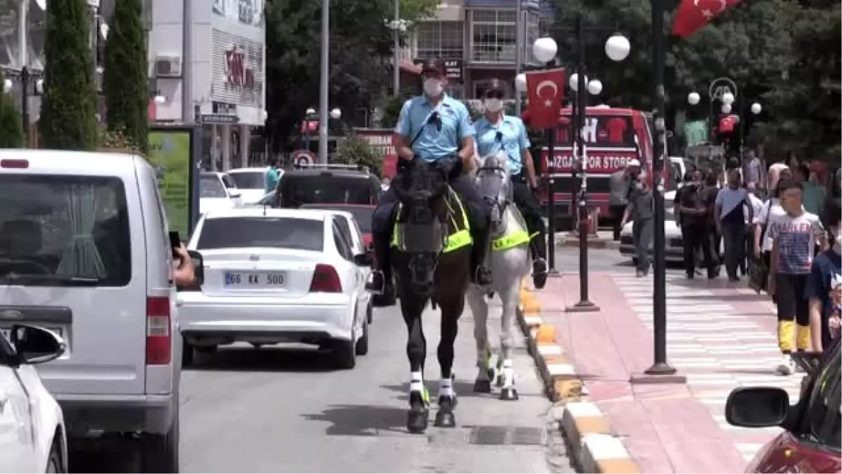 Atlı polis ekiplerinden Kovid-19 uyarısı