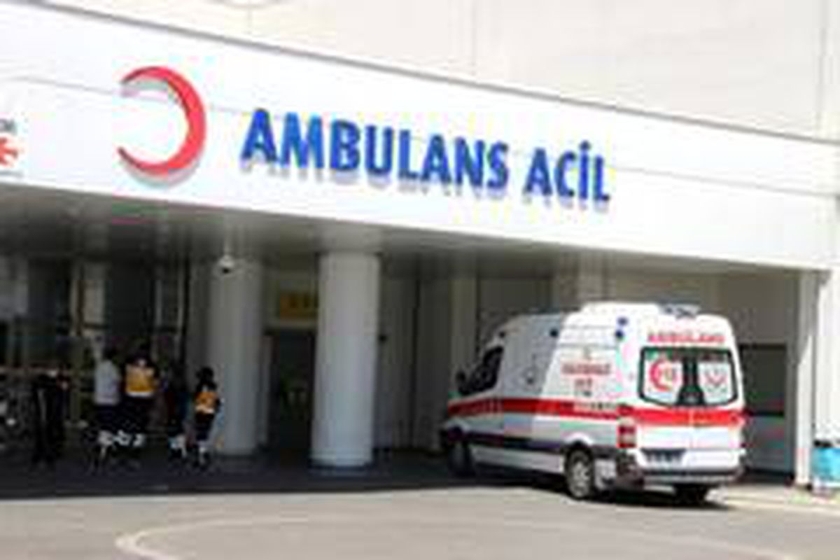 Baraj gölünde boğulma tehlikesi geçiren üniversiteli Harun\'u çevredeki vatandaşlar çıkardı