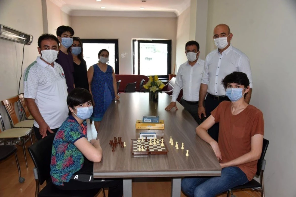 İzmit Beleyesi Online Satranç Turnuvası\'nın kazananları belli oldu