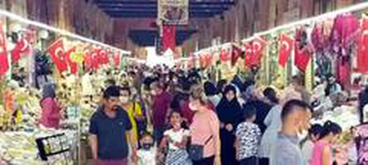 Bakan Koca\'nın \'vaka az\' dediği Edirne\'ye, bayramda binlerce kişi akın etti