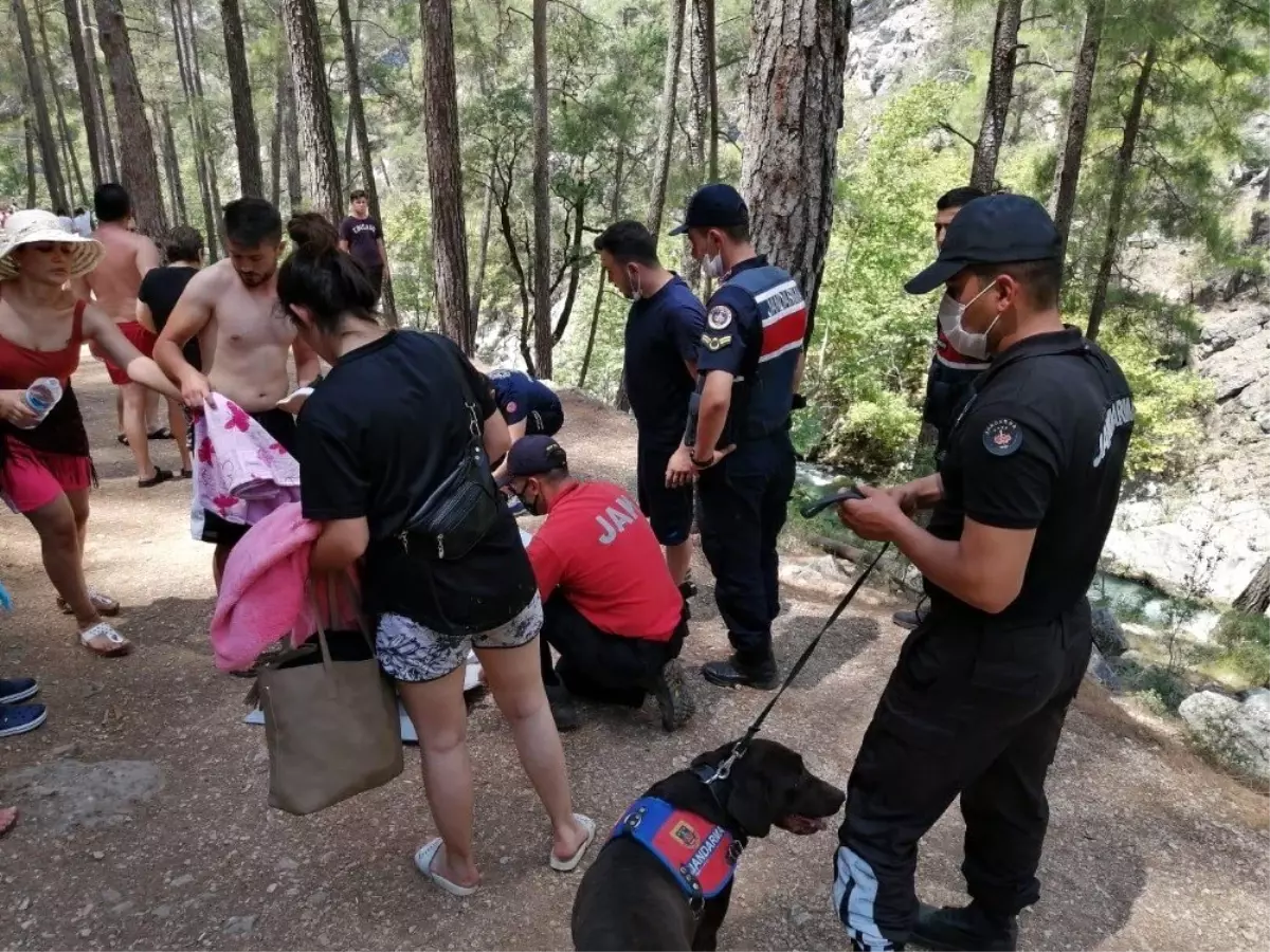 Isparta\'da yürüyüş esnasında ayak bileğini kıran kadını jandarma kurtardı