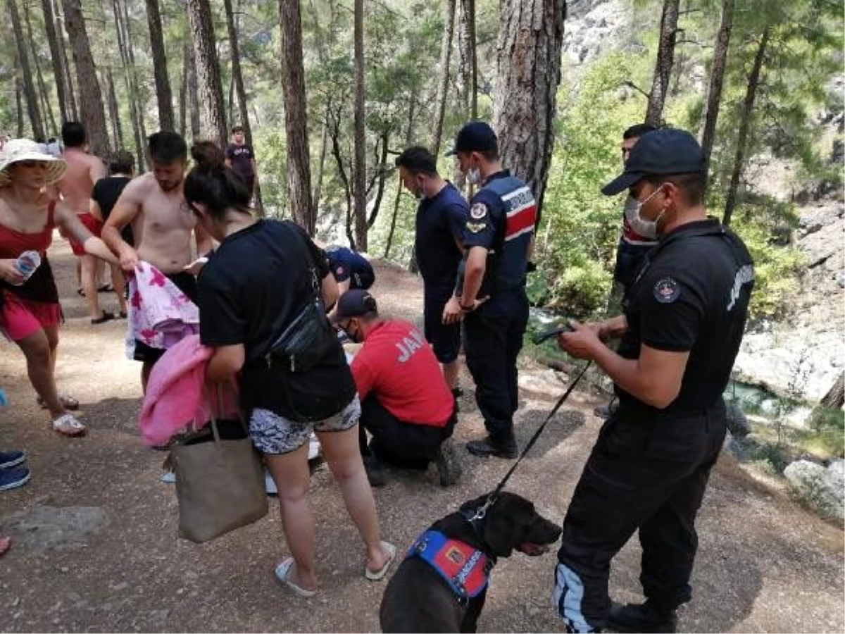Kanyonda düşüp ayak bileği kırılan kadını JAK ekibi kurtardı