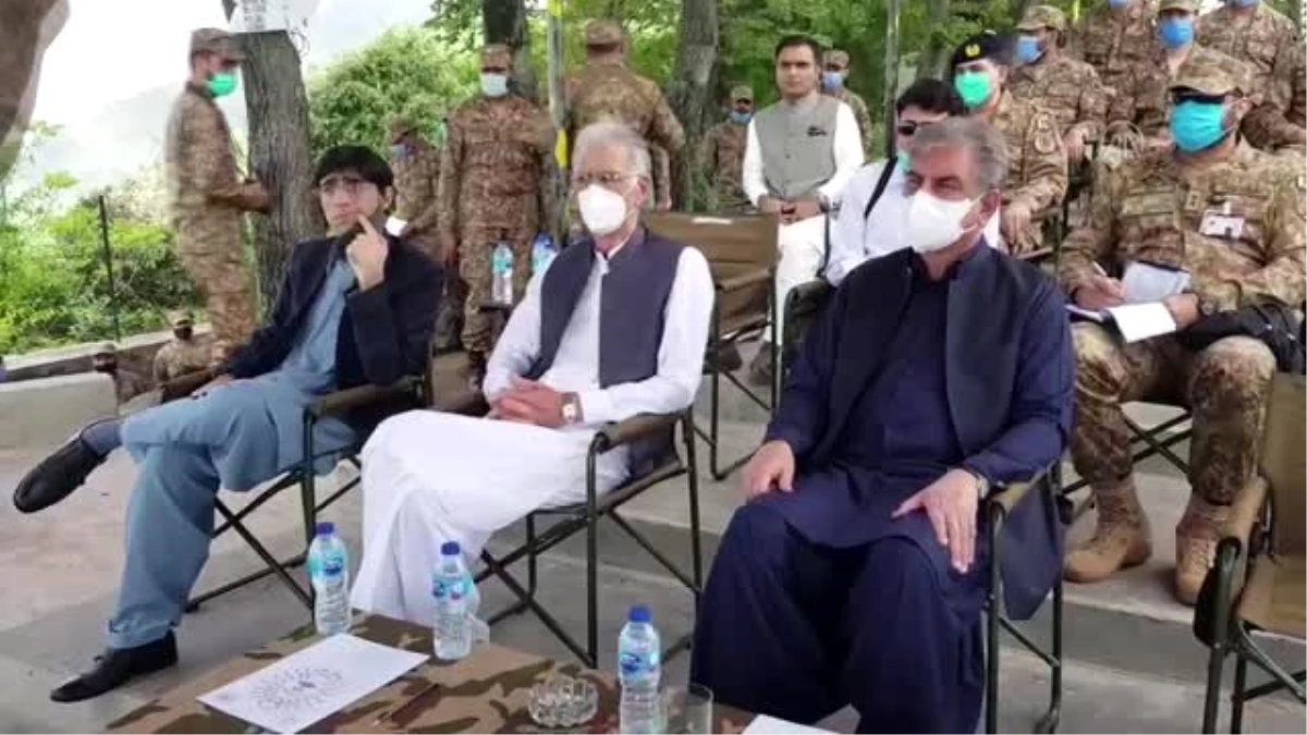 Pakistanlı bakanlar, Pakistan ile Hindistan arasındaki Keşmir Kontrol Hattı\'nı ziyaret etti