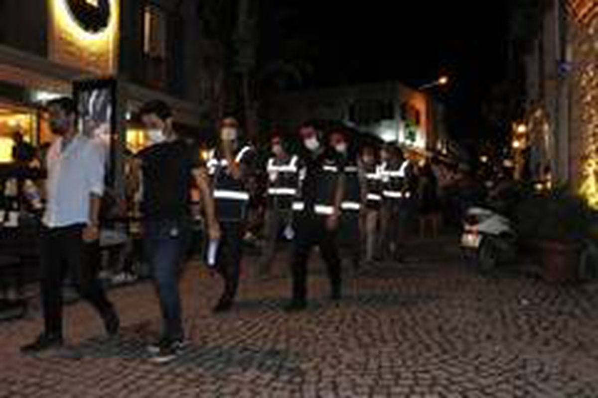 Bayramda 1 milyon nüfusa ulaşan Çeşme\'de sıkı denetim