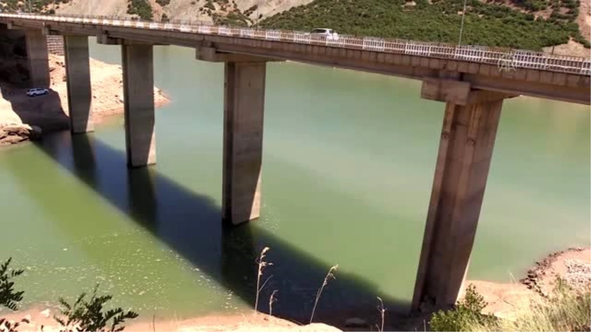 Gülistan Doku\'nun bulunması için Uzunçayır Baraj Gölü\'nün kısmen boşaltılması sürüyor