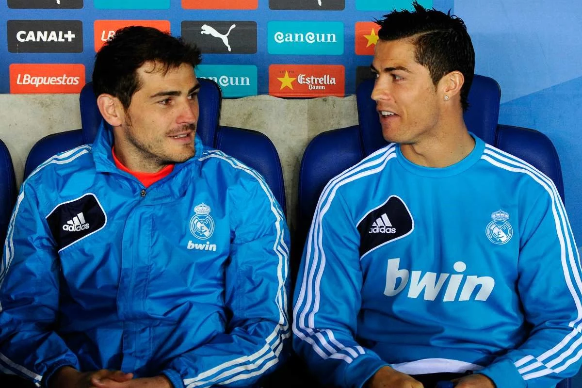 İspanyol efsane kaleci Iker Casillas futbolu bıraktı