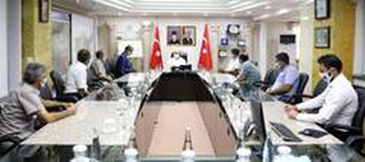 Vali Demirtaş muhtarlarla bir araya geldi