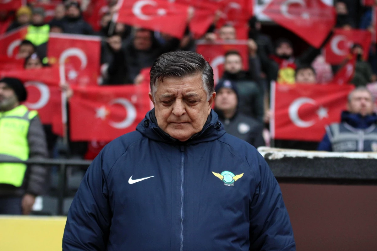 Yılmaz Vural\'dan Akhisarspor açıklaması: Kulübü çok seviyorum ama geleceğim belirsiz