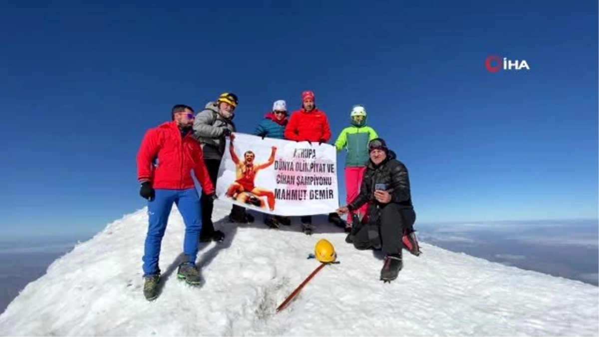 Ağrı Dağı\'nın zirvesi sahibini ağırladı