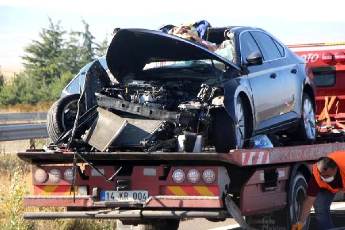 Bolu\'da otomobil, TIR\'a çarptı: 3 ölü, 1 yaralı