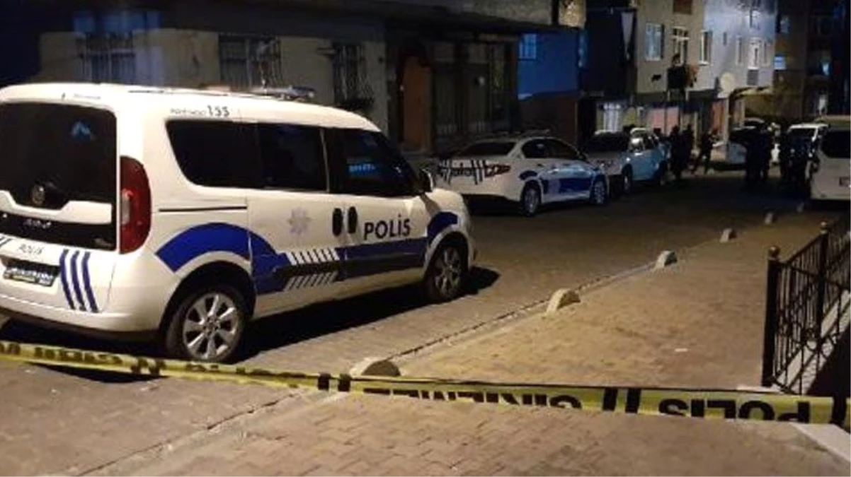 İstanbul\'da iki grup arasındaki silah kavga kanlı bitti: 1\'i çocuk 2 kişi yaralandı