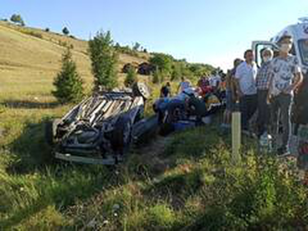 Kastamonu\'da yoldan çıkan otomobil takla attı: 2 yaralı