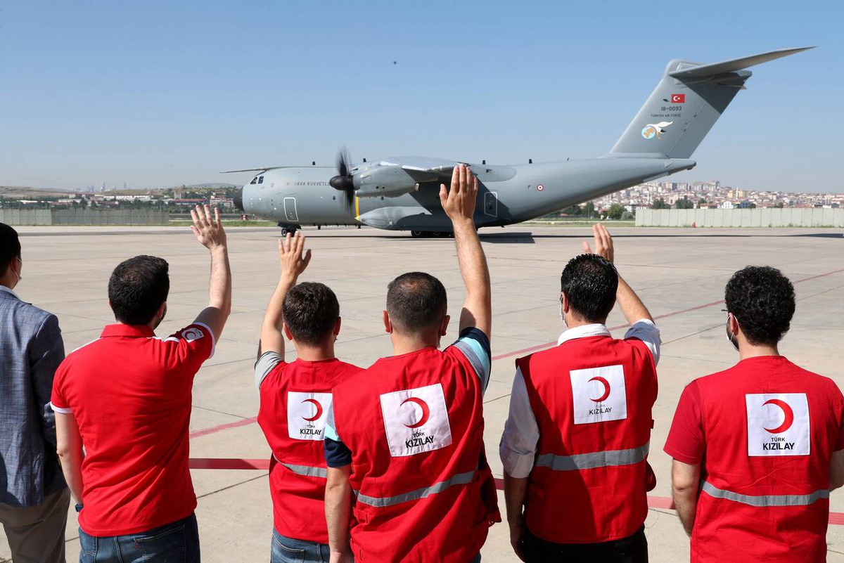 Kızılay Lübnan\'a uzman insani yardım ekibi gönderiyor