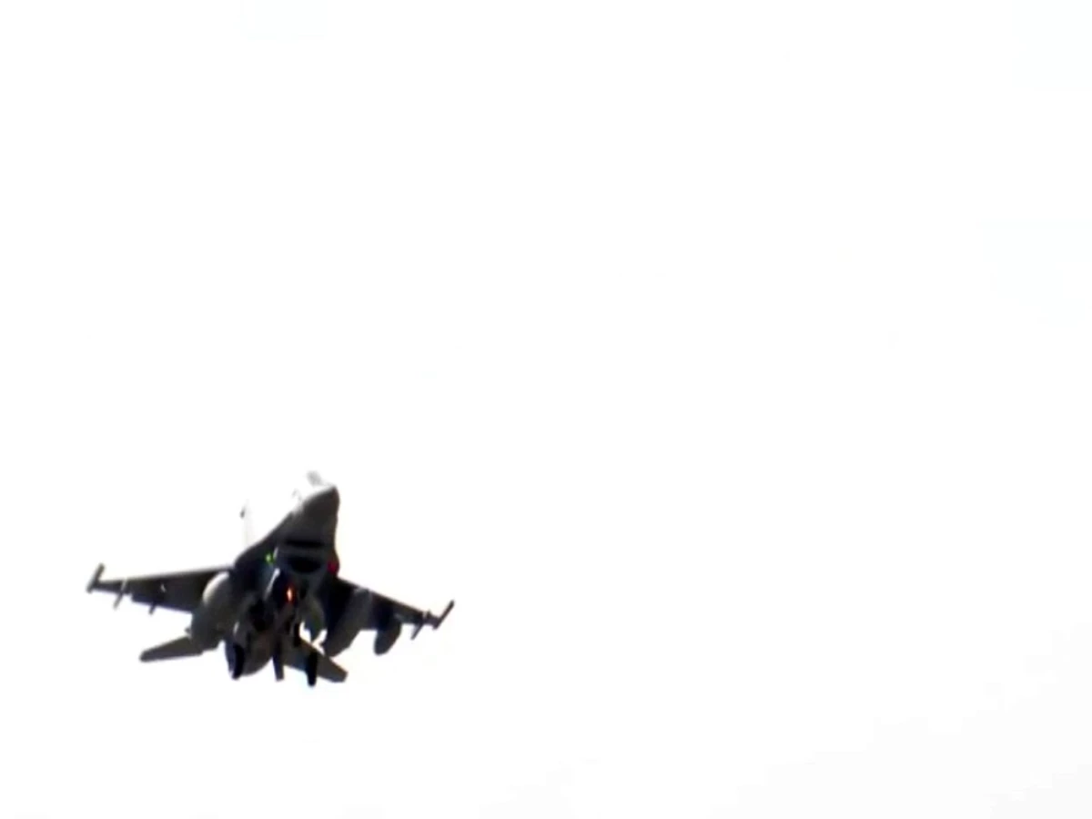 Türk F-16\'ları Azerbaycan semalarında