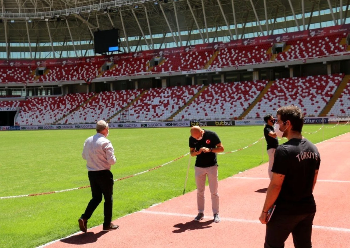 UEFA yetkilileri Sivas Yeni 4 Eylül Stadyumu\'nu denetledi