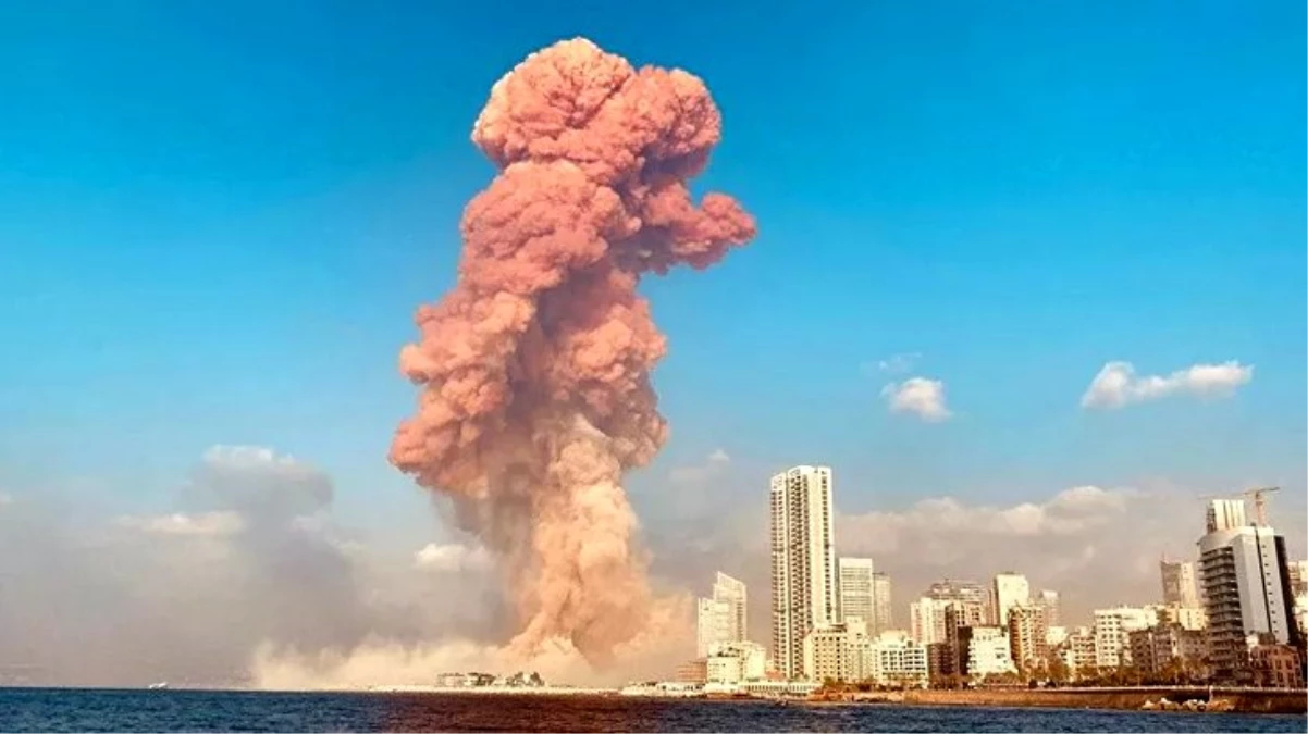 Uzman isim Beyrut\'taki patlama esnasında görülen pembe dumanın kaynağına açıklık getirdi