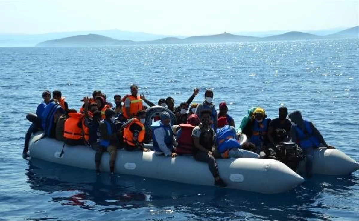 Yunanistan\'ın ölüme terk ettiği 74 kaçak göçmeni Sahil Güvenlik kurtardı