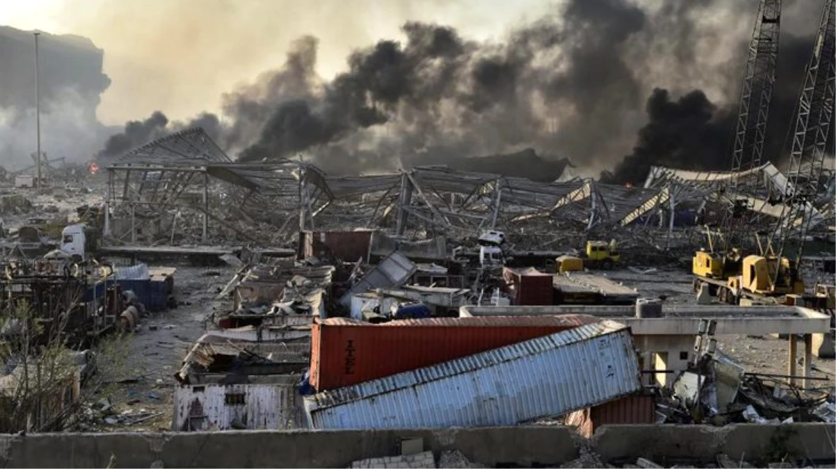 Beyrut\'taki patlama nasıl gerçekleşti? Komplo teorileri art arda geliyor