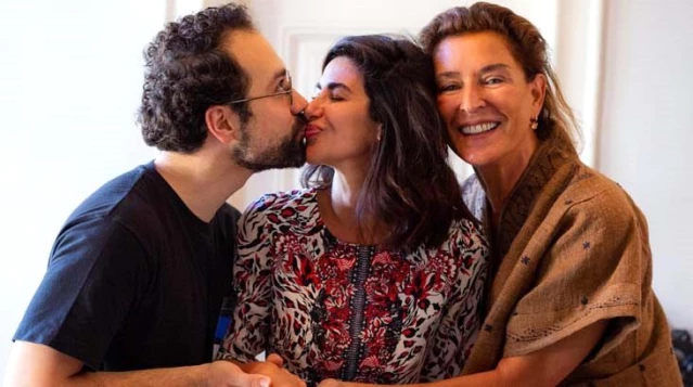Bir erkekle öpüşme pozunu paylaşan Nesrin Cavadzade: O benim kankam, System.String[]