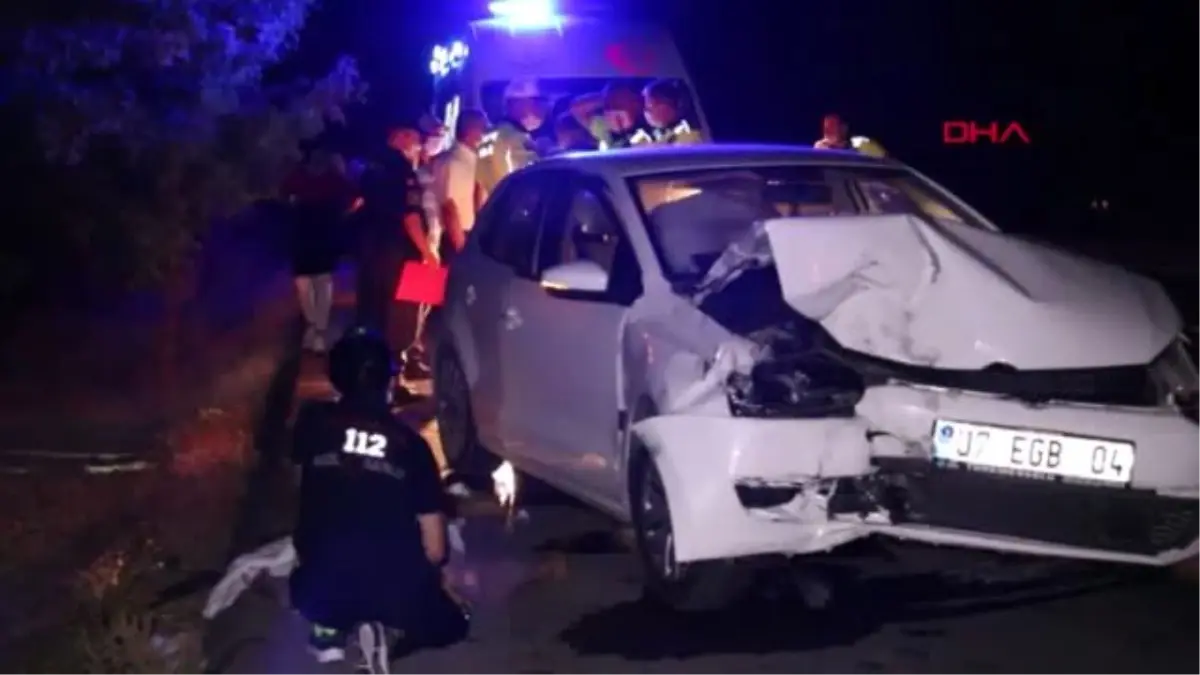 Son dakika haberi... BURDUR Otomobille traktör çarpıştı 4 yaralı