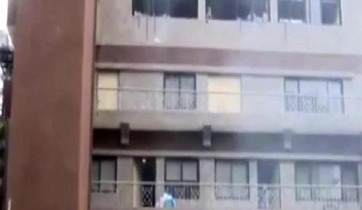 Hindistan\'da korona hastanesinde yangın: 8 ölü
