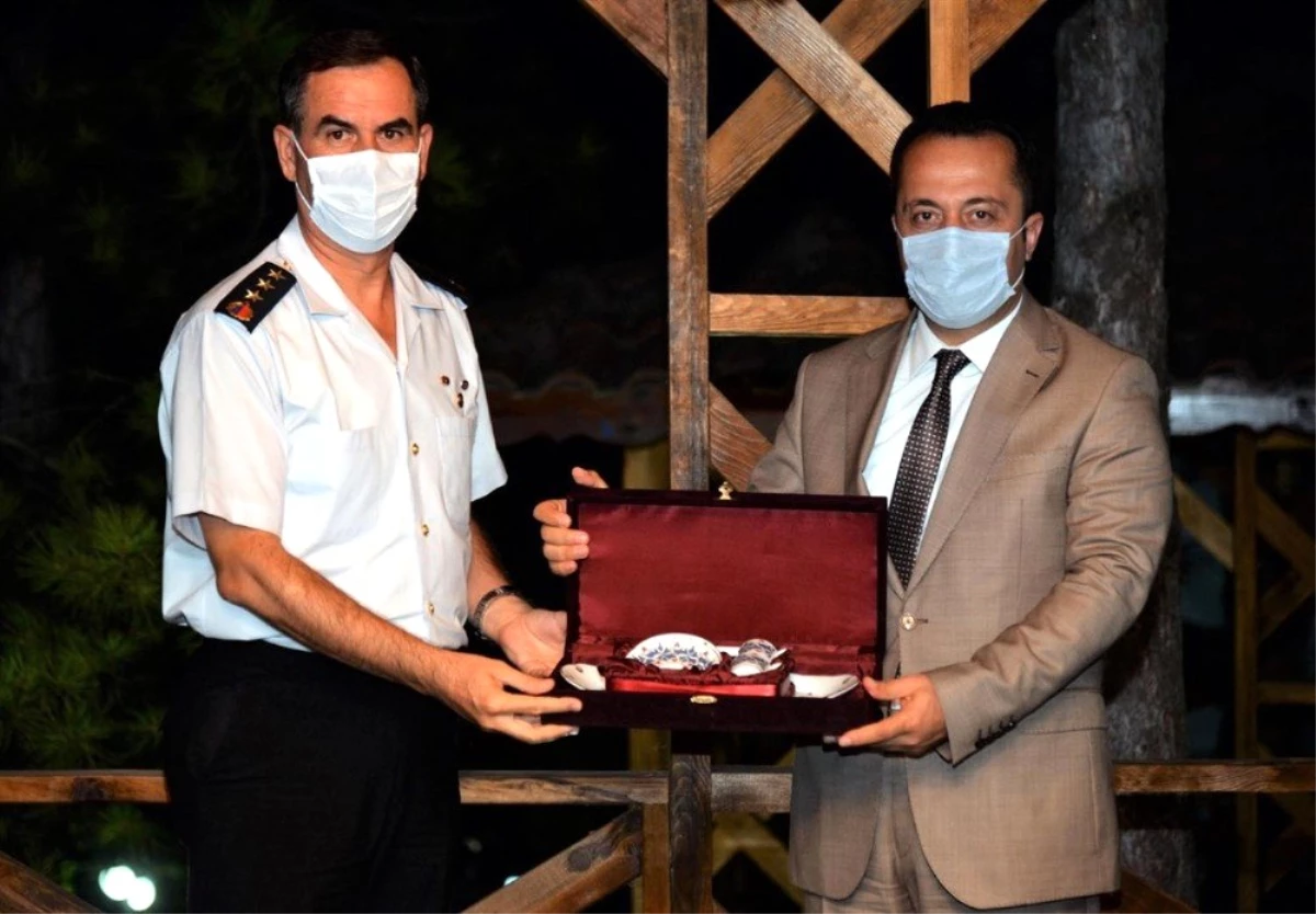 İl Jandarma Komutanı Albay Ağaoğlu ve Defterdar Şahin\'e veda yemeği