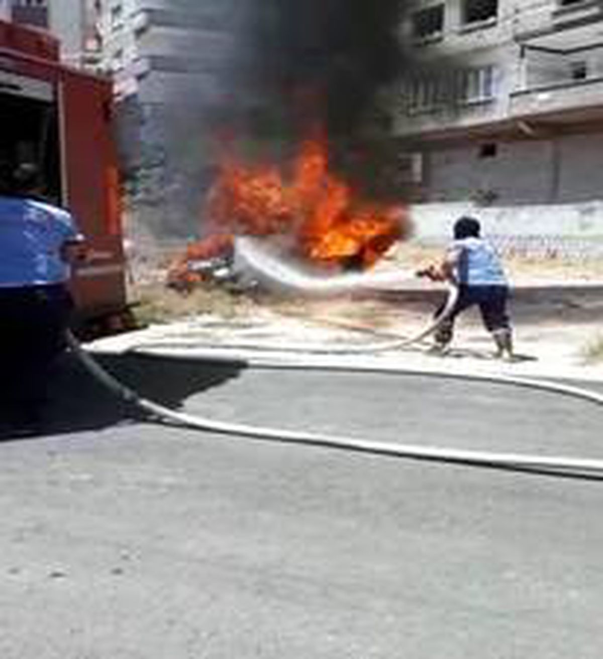 Son dakika! Park halindeki otomobil alev alarak küle döndü