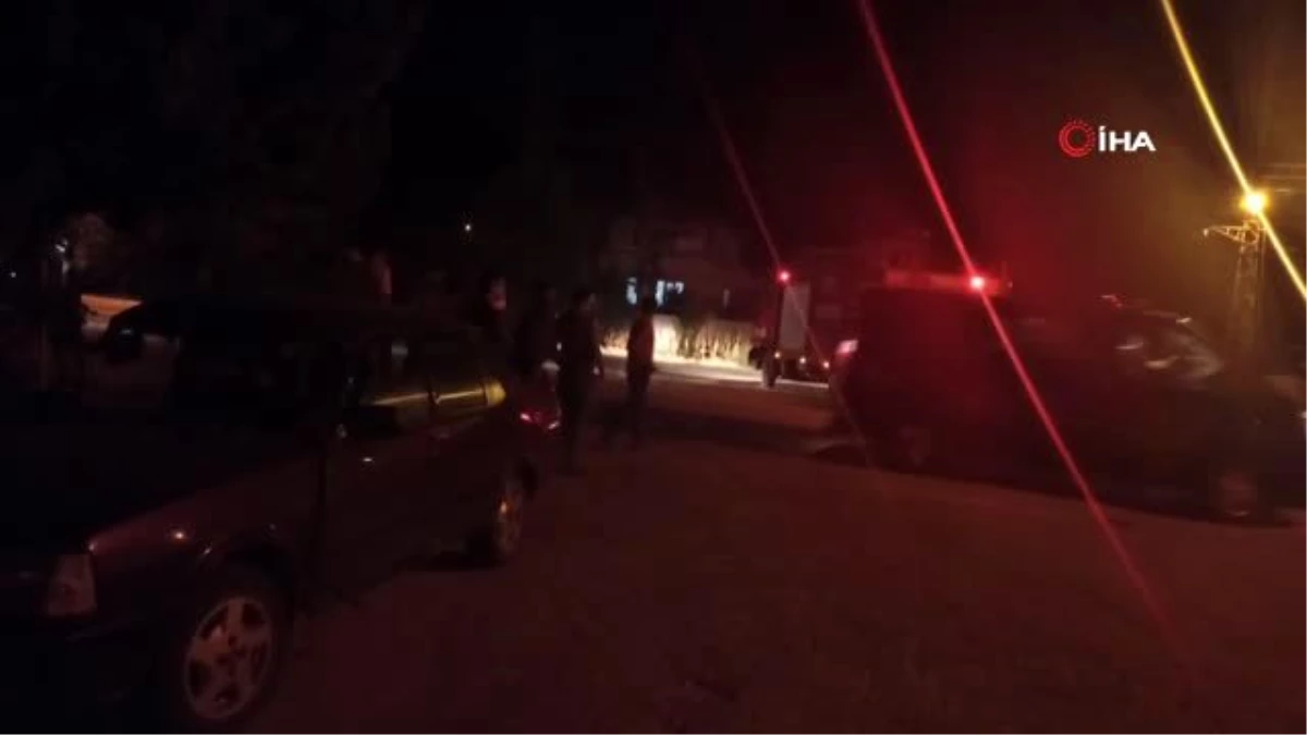 Traktöre bağlı römorka çarparak hurdaya dönen Tofaş\'ta 3 kişi yaralandı