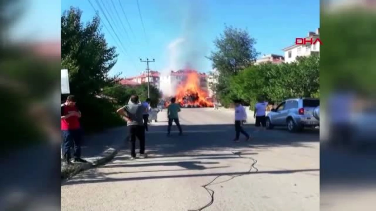 Son dakika haber: Ankara\'da, saman yüklü TIR alev alev yandı