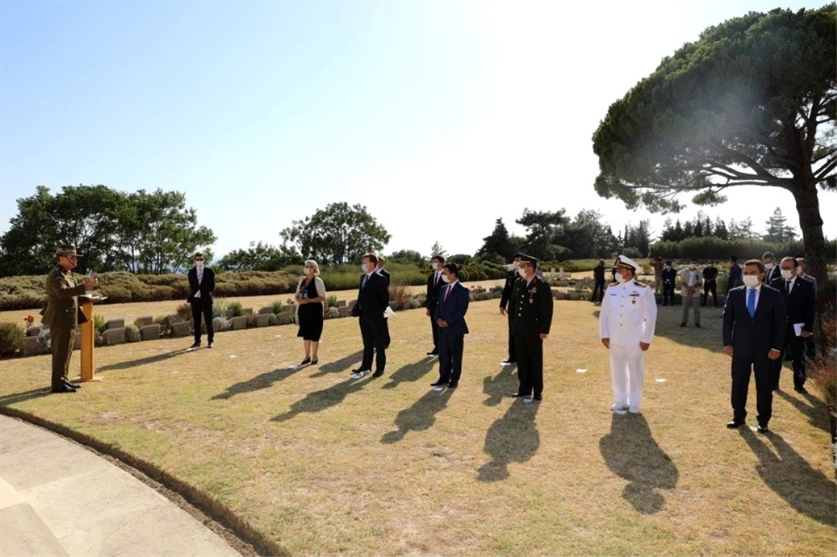 Avustralyalıların Lone Pine Anıtı\'nda sosyal mesafeli tören
