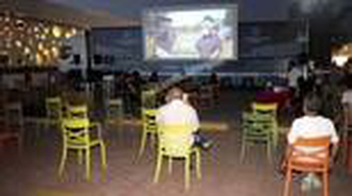 "Gezen sinema tırı" sinemaseverlerle buluştu