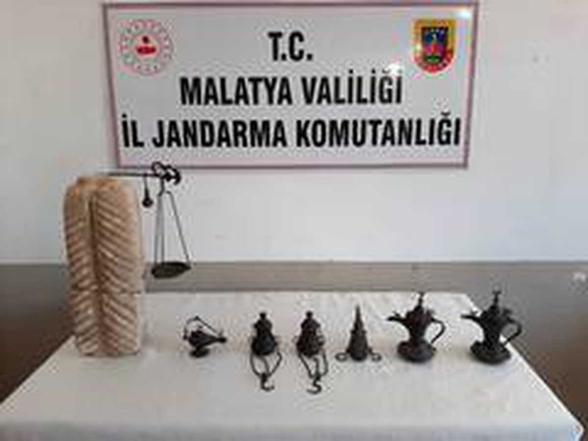 Kaçak tarihi eserler ele geçirildi