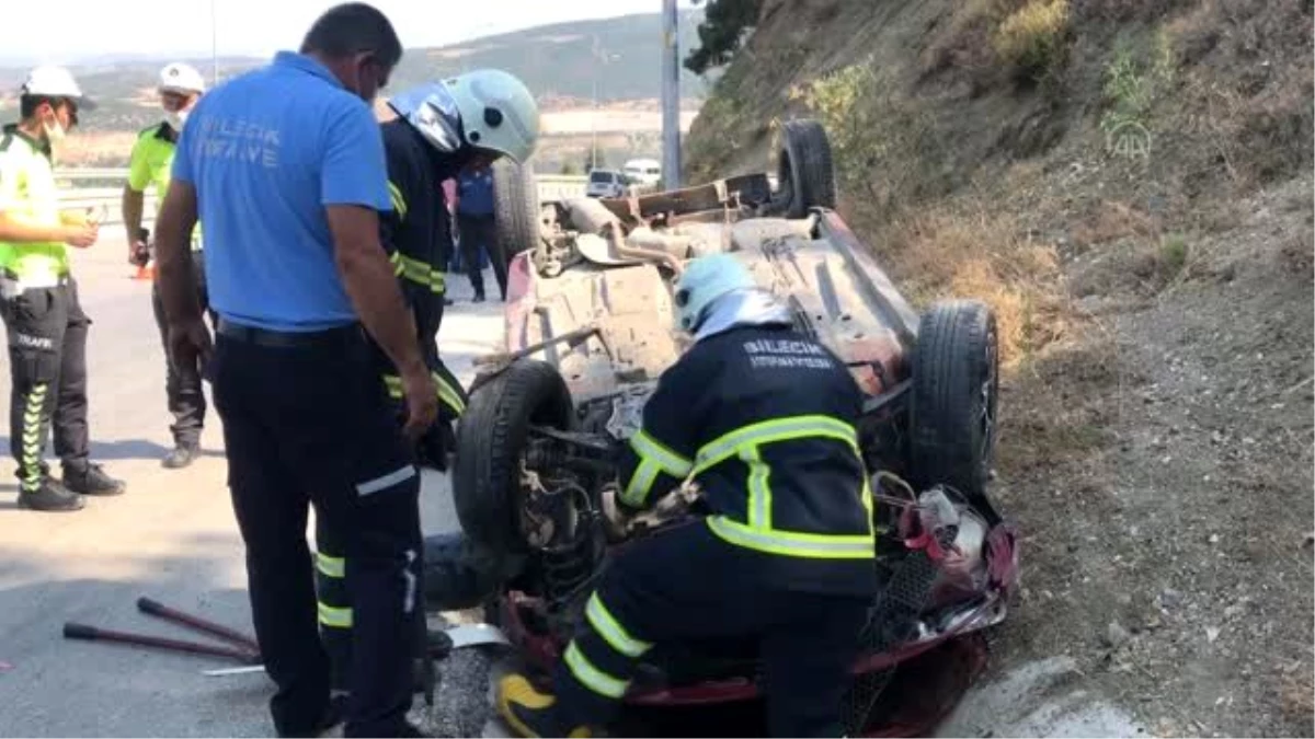 Kanala devrilen otomobilin sürücüsü yaralandı