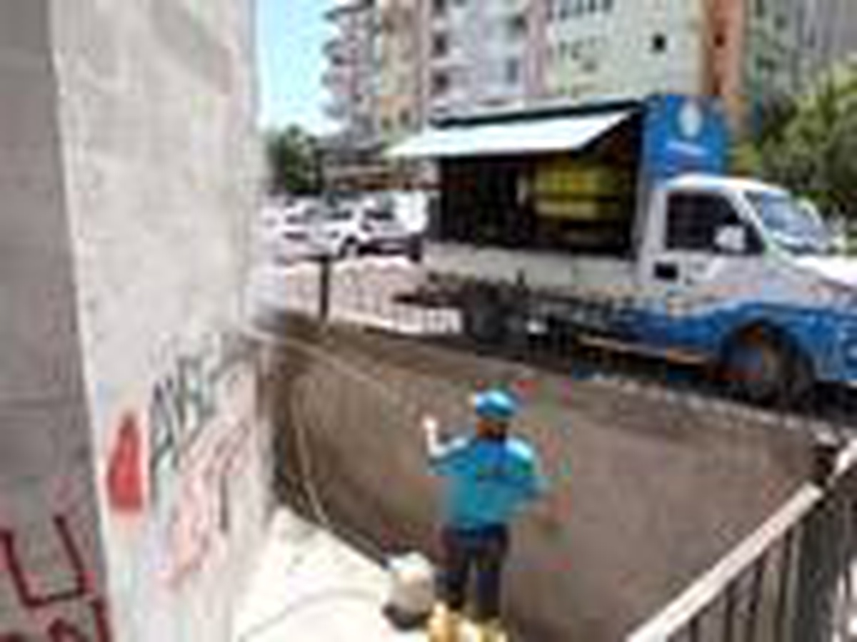 Kayseri\'de sprey boyayla zarar verilen tarihi kümbetler temizlendi