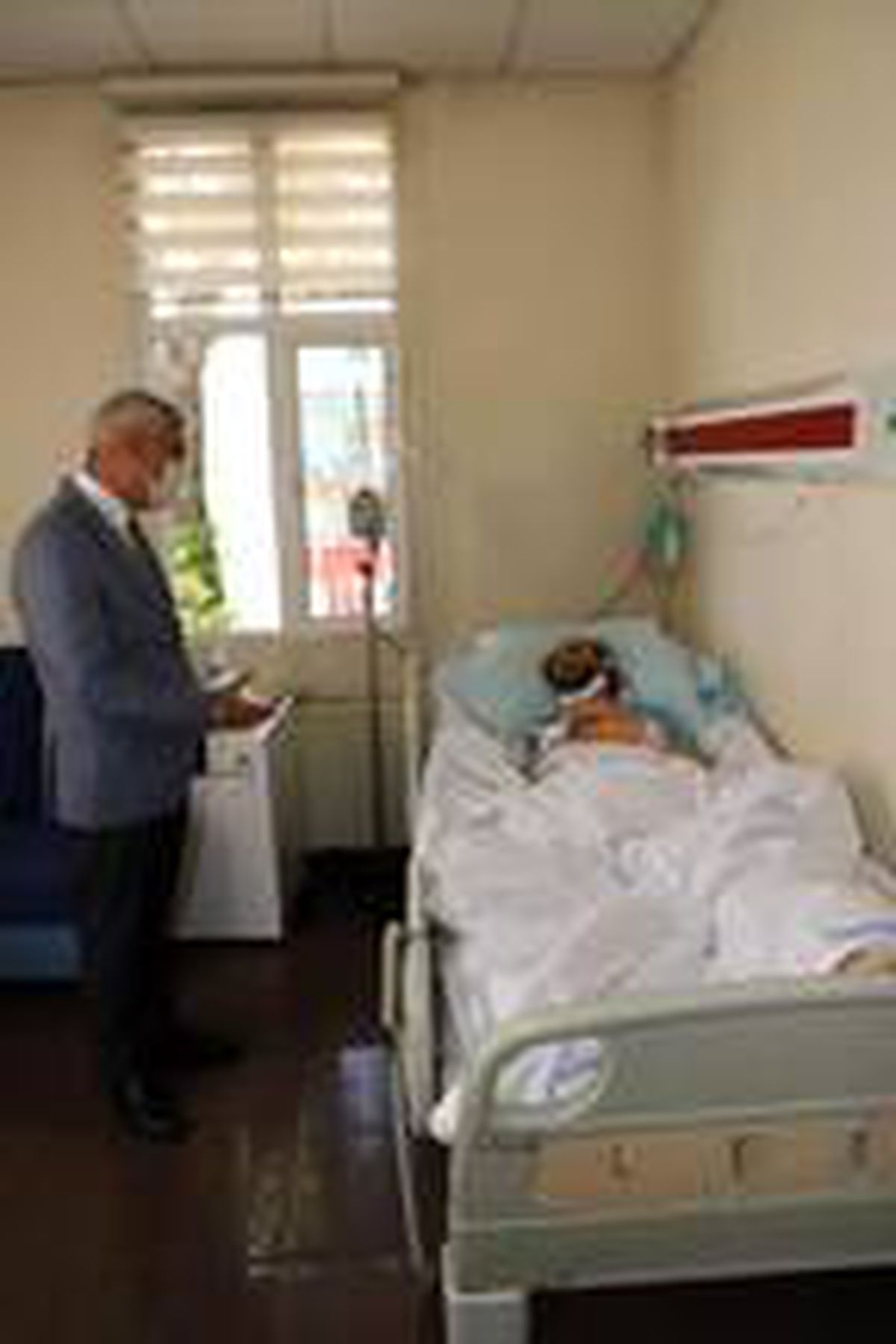 Sanatçı Uğurtan Sayıner\'e bakanlıktan ziyaret