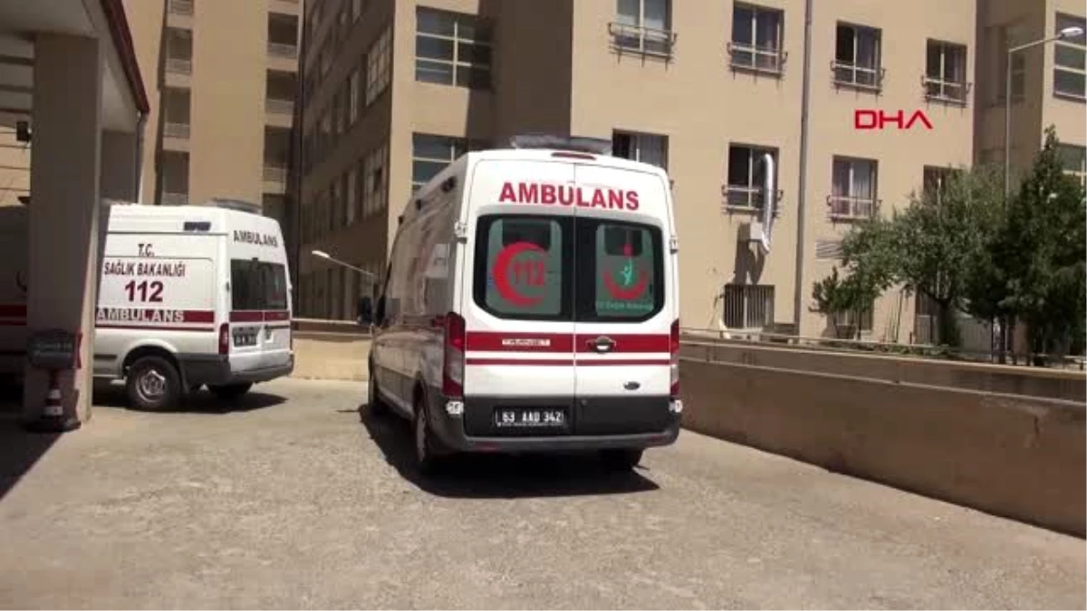 ŞANLIURFA Siverek\'te otomobil devrildi: 9 yaralı