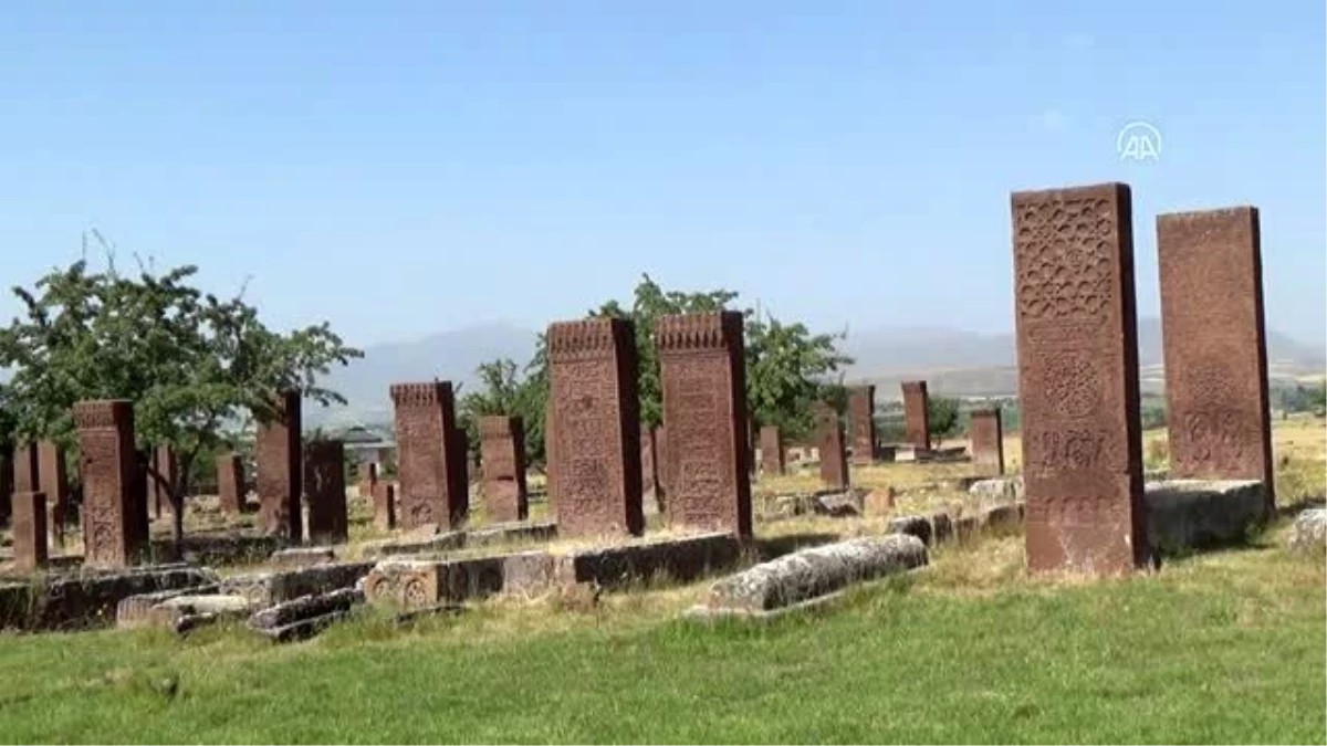Selçuklu Meydan Mezarlığı\'ndaki taşların epigrafik çözümlemesi yapıldı