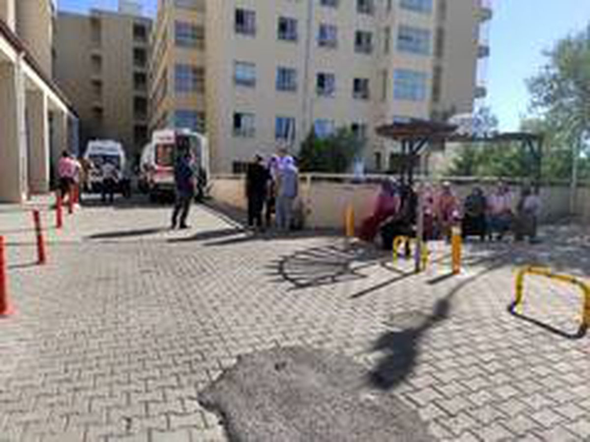 Tarım işçilerini taşıyan minibüs devrildi: 20 yaralı