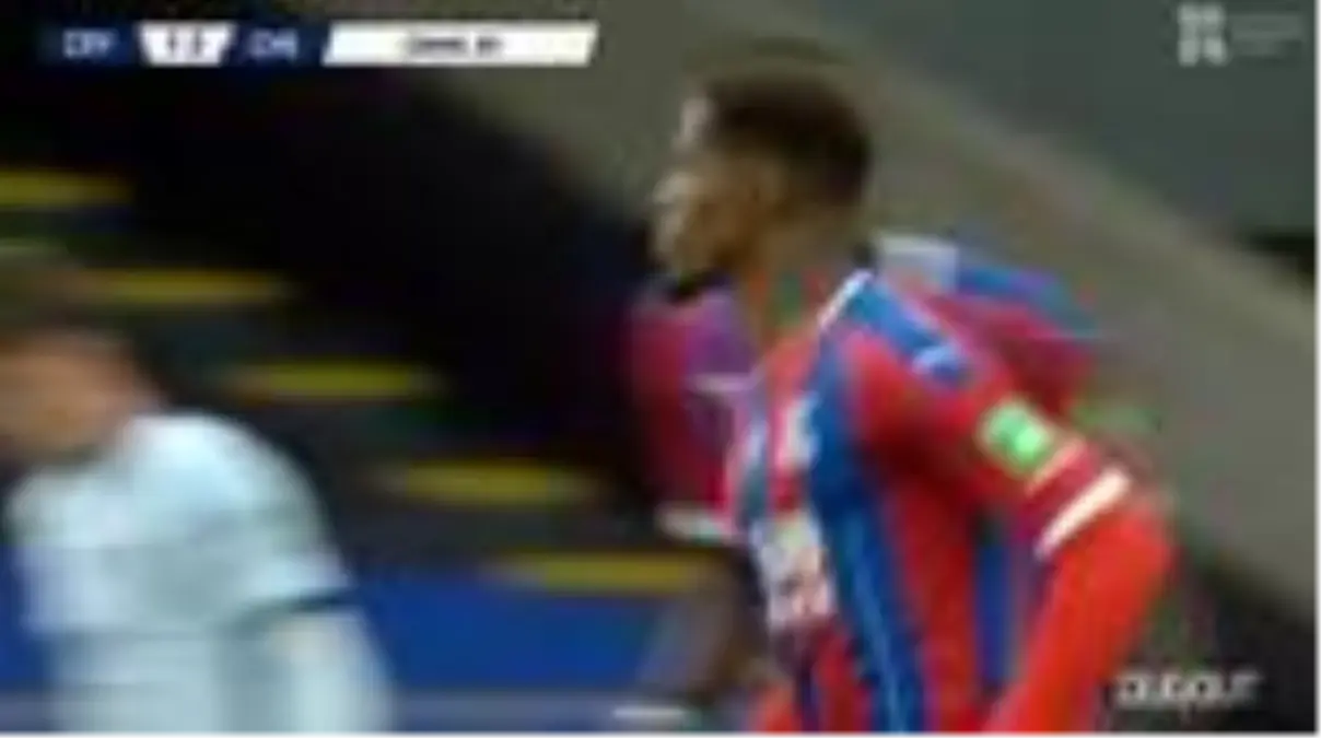 Wilfried Zaha\'nın Chelsea\'ye Attığı Gol