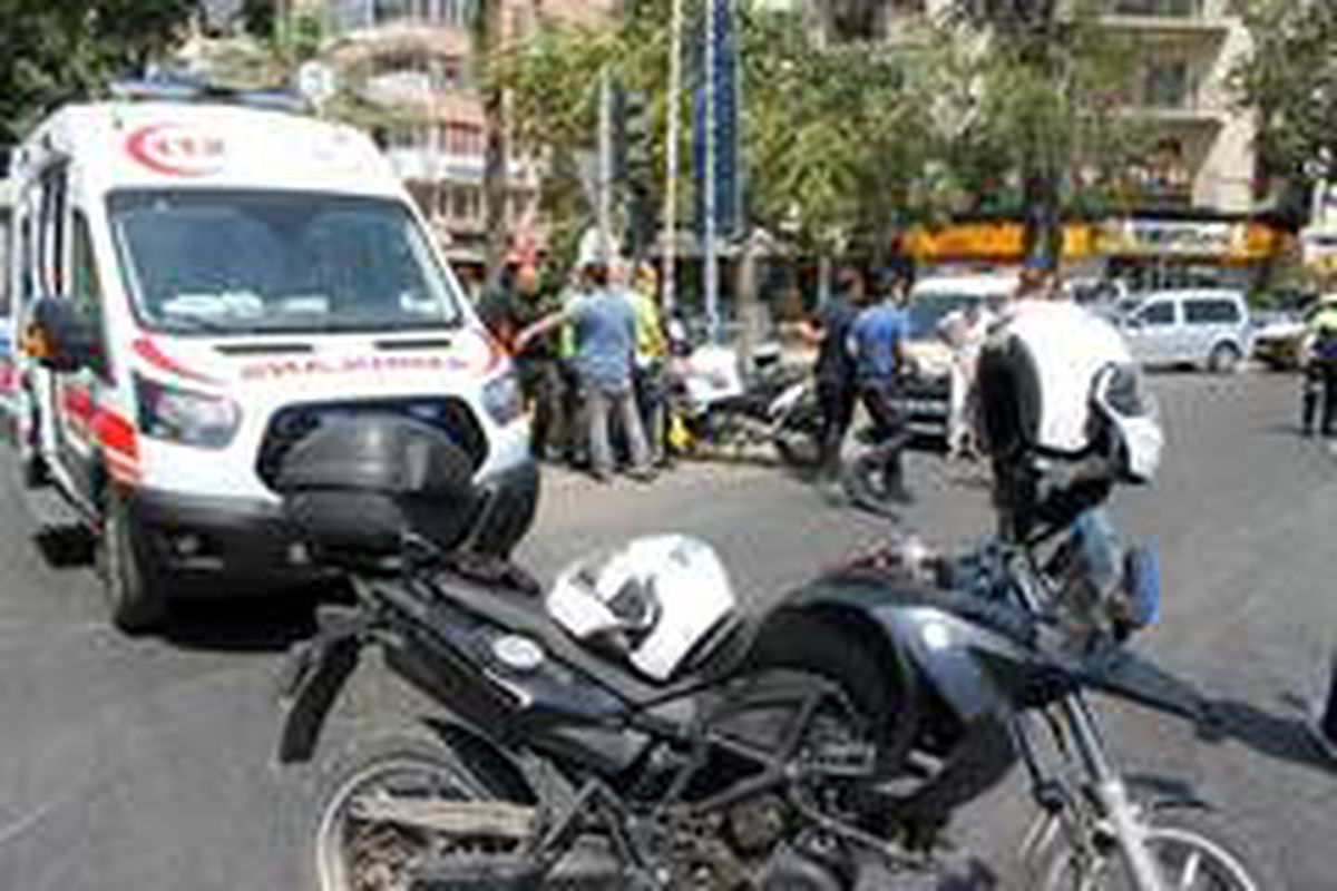 Aydın\'da trafik kazası: 2 polis memuru yaralandı
