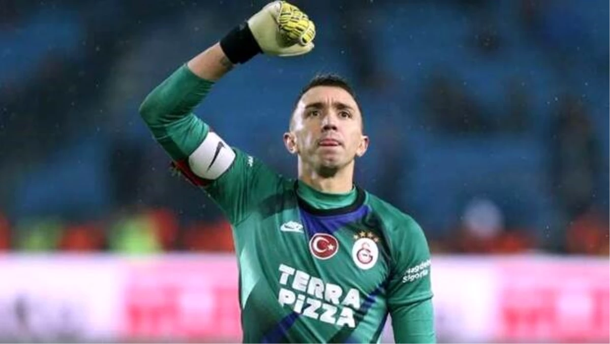 Galatasaray\'da Muslera yerine kaleye son iki aday