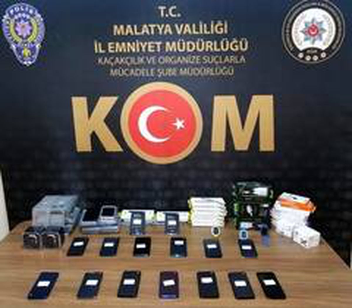 Kaçak cep telefonları ele geçirildi