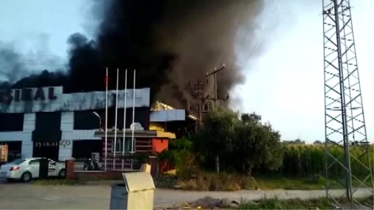 Manisa\'da mobilya fabrikasında yangın çıktı