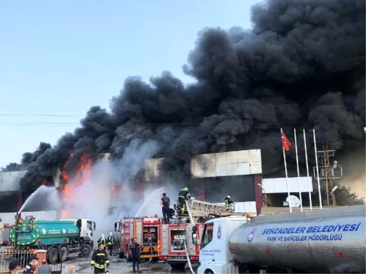 Mobilya fabrikasındaki yangın, 4 saatte söndürüldü (2)- Yeniden